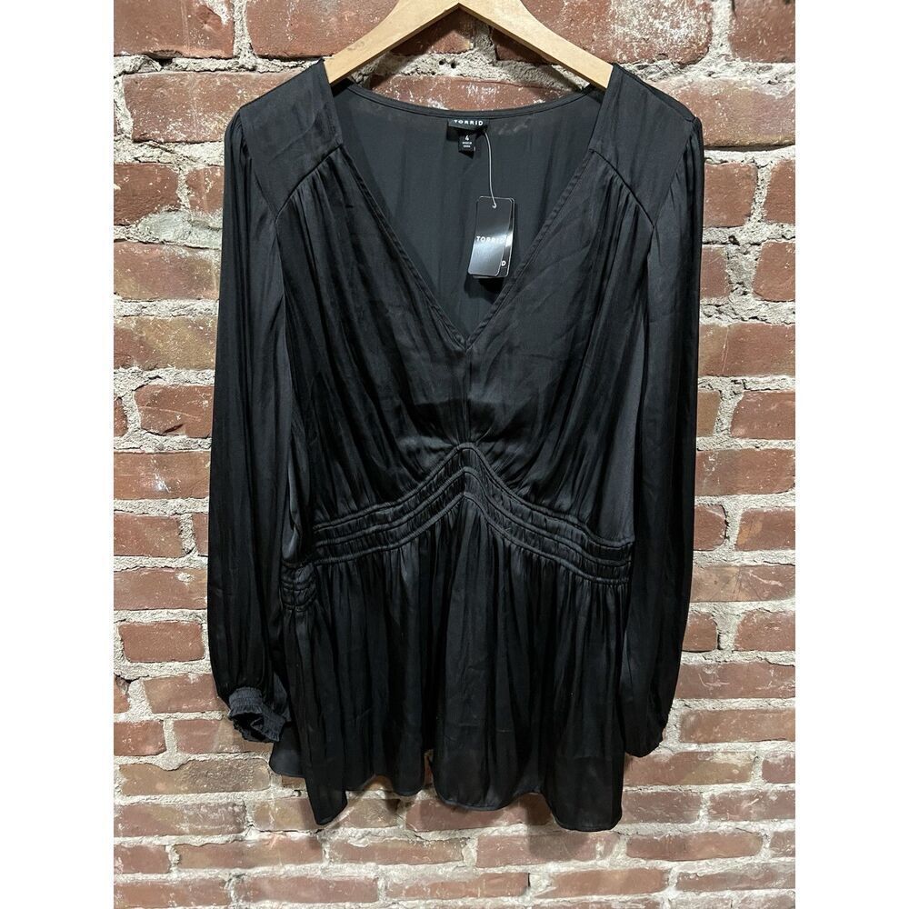 Torrid Black Peplum Satin Smocked Waist top sz 4 4X V Neck Satin Whimsigoth NWT